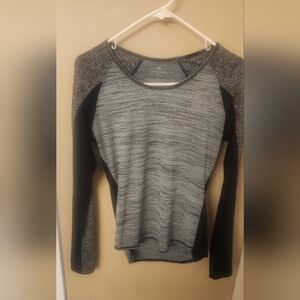 Athleta Womens Running Wild Crew Neck Long Sleeve Top- Small- Grey/Black Size